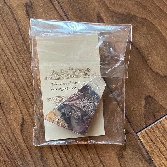 Vintage Brooch - Picture 2 of 5